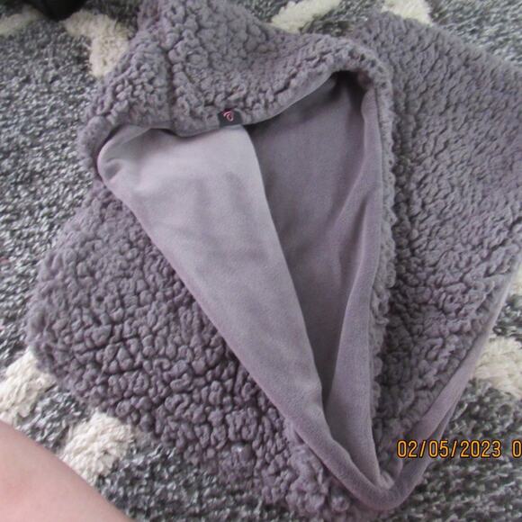 Warm Grey winter infinity scarf - Picture 2 of 3